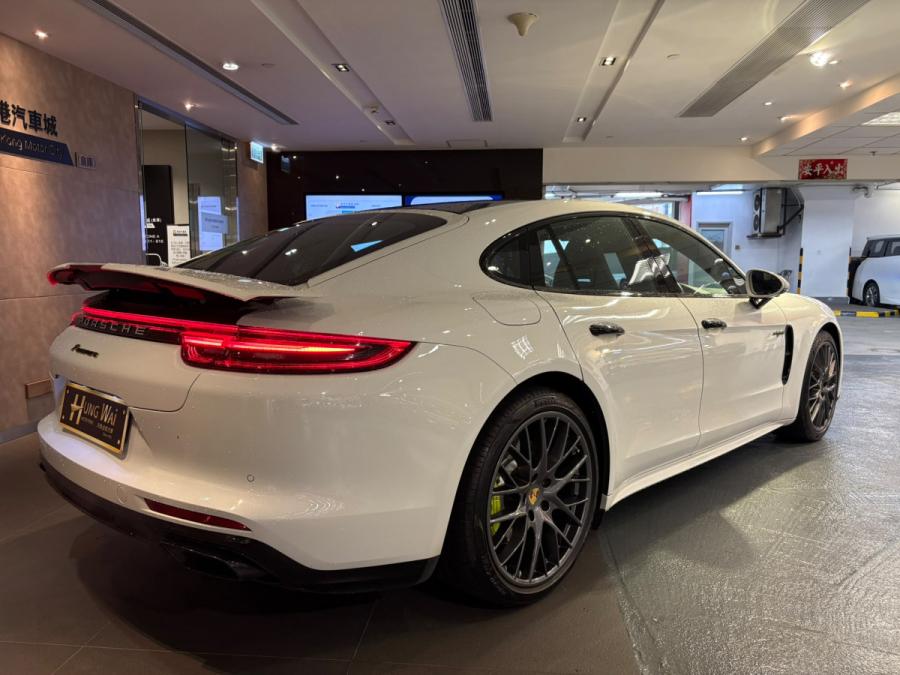Panamera 4 E-Hybrid - Image 2